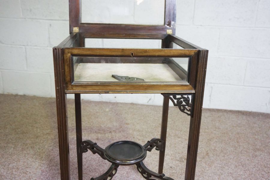 Two similar Edwardian vitrine tables, each with a square hinged and glazed top within blind fretwork - Image 3 of 6