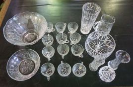 A collection of assorted glassware (a lot)