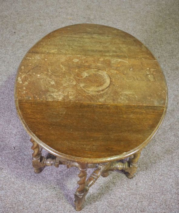 A small oak 17th century style gateleg table, 20th century, 66cm high, 80cm wide (open) - Image 3 of 3