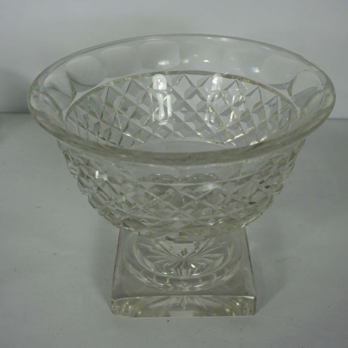 Assorted glassware, including a pressed glass fruit bowl, a jug and other items (a lot) - Image 2 of 6