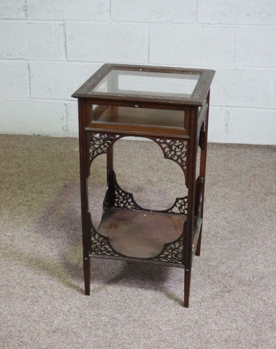 Two similar Edwardian vitrine tables, each with a square hinged and glazed top within blind fretwork - Image 4 of 6