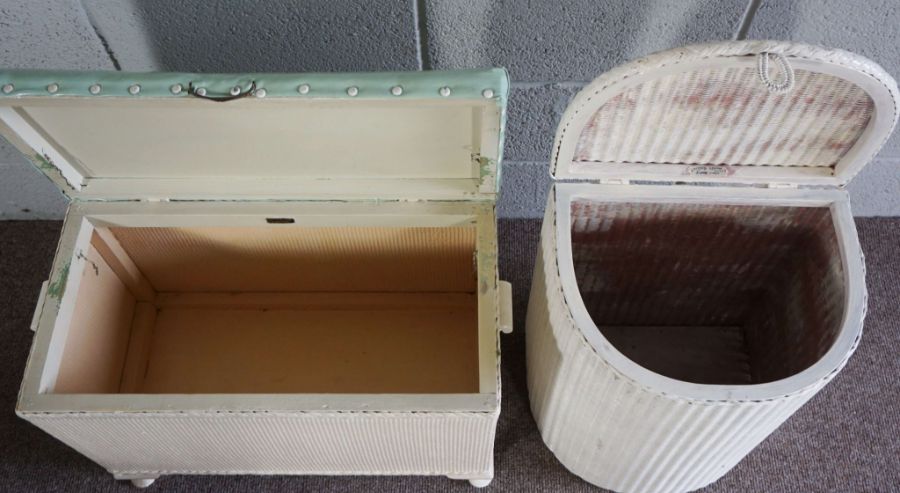 Three white bathroom chairs & two laundry baskets (5) - Image 4 of 4