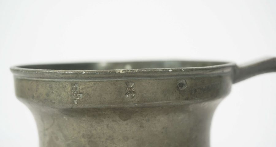 A very large pewter covered insulated hot water jug, of tapered form, with scrolling ‘twig’ side - Image 6 of 6