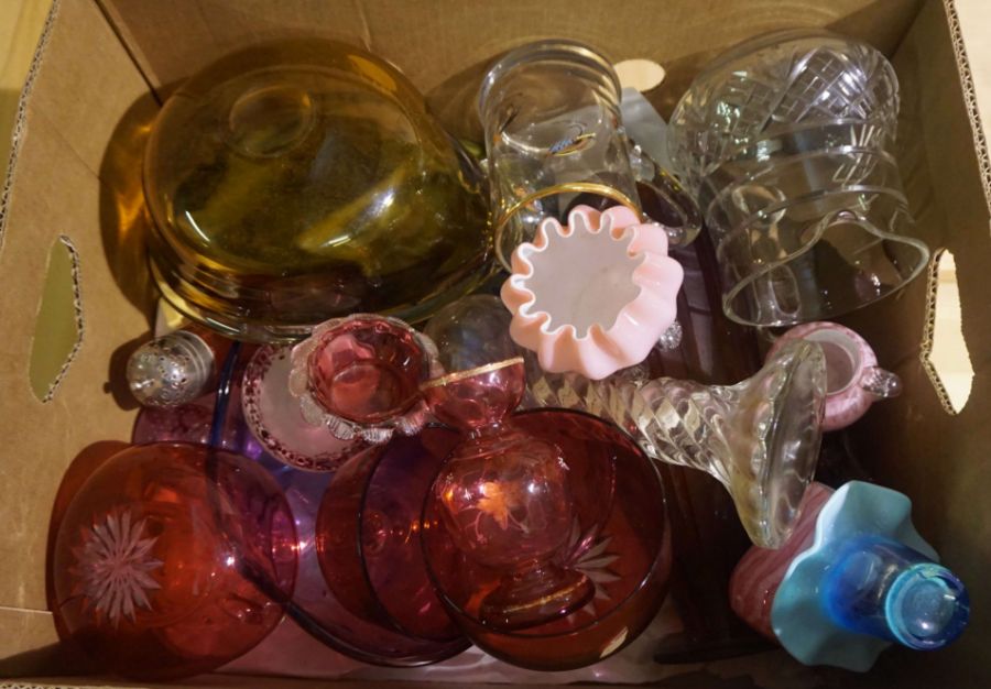 A box of assorted decorative glass, including a Victorian ruby glass lustre, assorted cranberry - Image 4 of 7