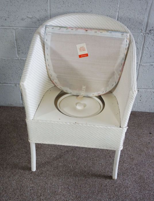 Three white bathroom chairs & two laundry baskets (5) - Image 2 of 4