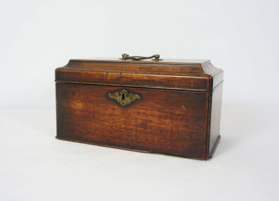 A George III mahogany tea caddy, late 18th century, the hinged lid opening to reveal two tin tea