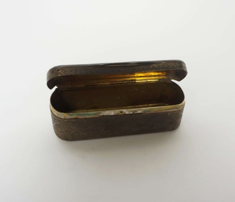 A small silver pin box, Birmingham 1902, 9 cm long; together with a Continental silver pin box, - Image 3 of 8