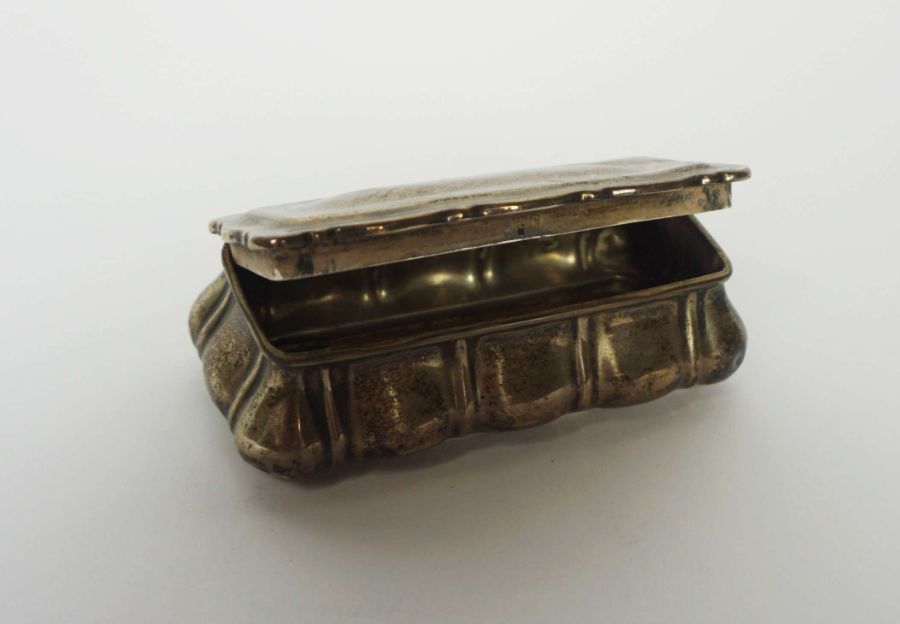A small silver pin box, Birmingham 1902, 9 cm long; together with a Continental silver pin box, - Image 5 of 8