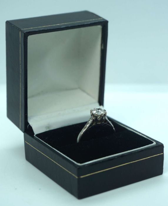 A diamond and platinum set engagement ring, the brilliant cut central diamond (approx 1.07 - Image 2 of 4