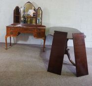 A mahogany veneered dressing table, with triple mirrored back and an arrangement of five drawers;