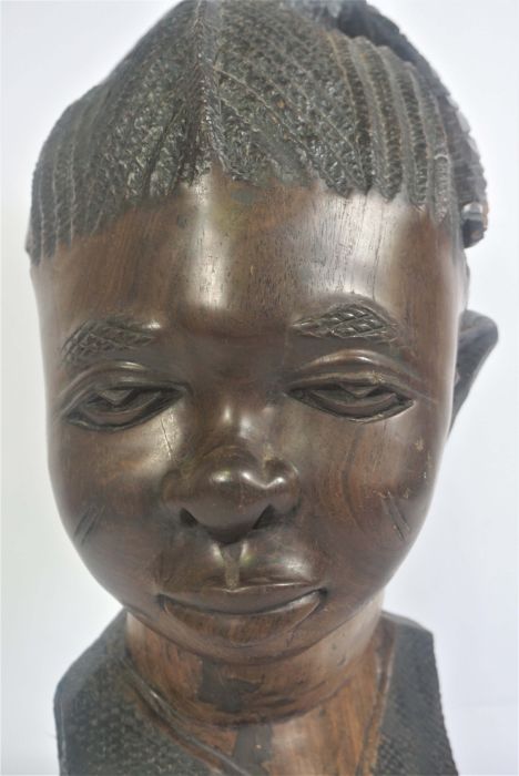 A large African hardwood portrait bust of an 'African Princess', 62cm high, bought by the vendor - Image 5 of 5