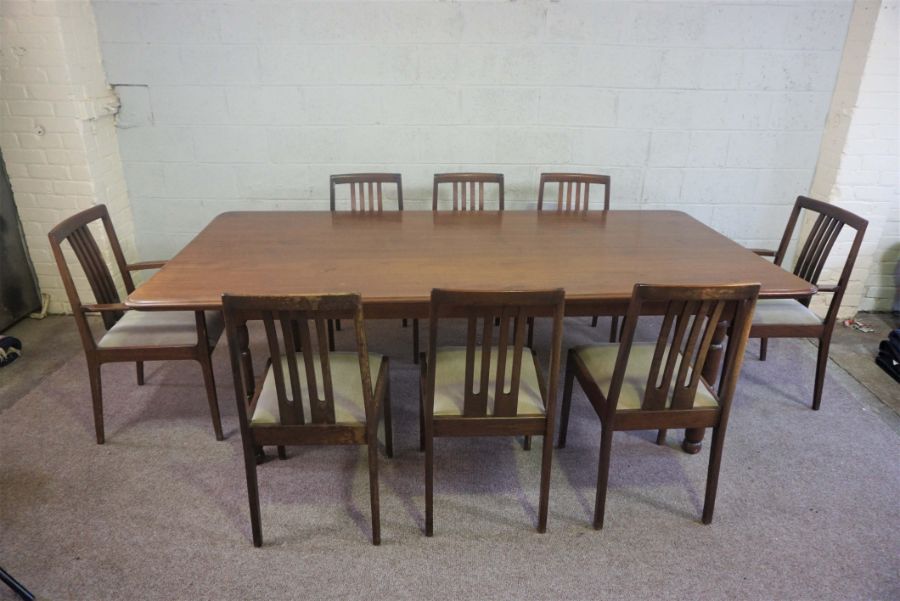 A large modern 'mahogany' dining table, 20th century, with a rounded rectangular top on four - Bild 2 aus 2