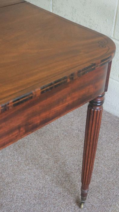 A Regency mahogany tea table, circa 1820, with rounded rectangular fold over top and set on four - Bild 7 aus 7