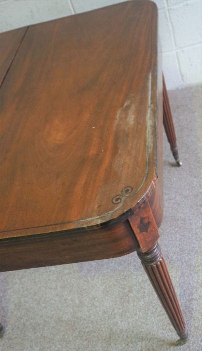 A Regency mahogany tea table, circa 1820, with rounded rectangular fold over top and set on four - Bild 6 aus 7