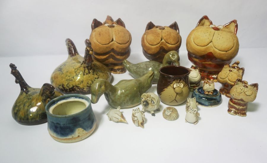 A collection of Novelty pottery cats and other similar cat and animal figures (a lot) - Image 2 of 6
