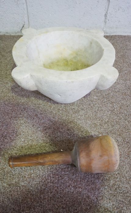 A large stone mortar, 40cm wide; together with a large turned pestle - Image 5 of 5