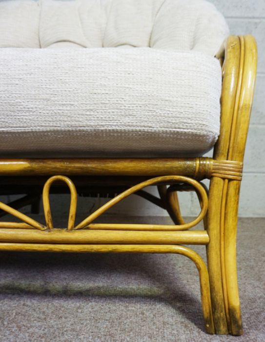 A modern Wicker colonial style settee, with cushioned back, 120cm long - Image 3 of 5