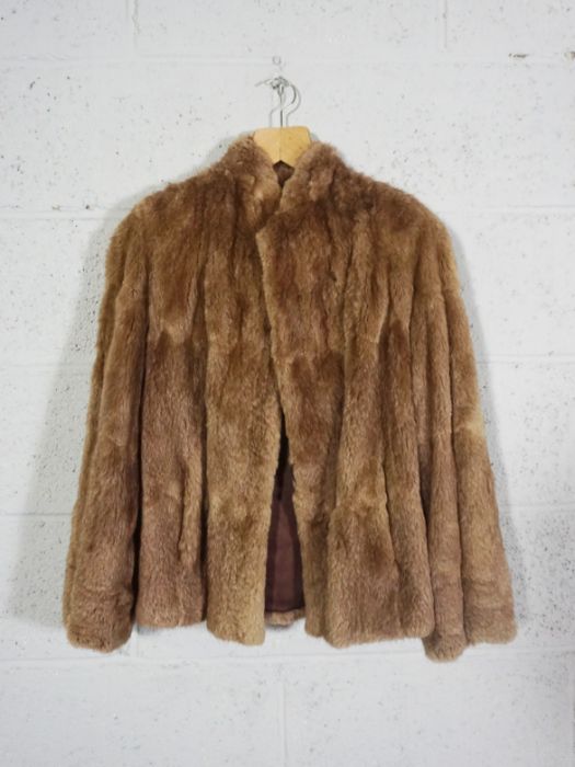 A vintage ladies fur coat and another similar (2) - Image 2 of 5