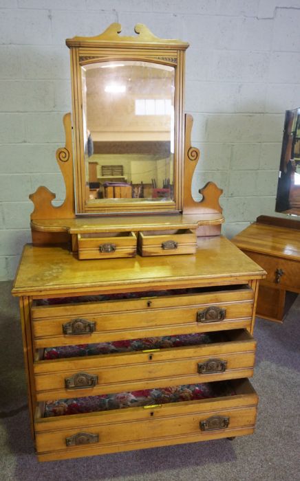 An Edwardian walnut dressing table, circa 1901, with an oval hinged mirror and arrangement of - Image 3 of 4