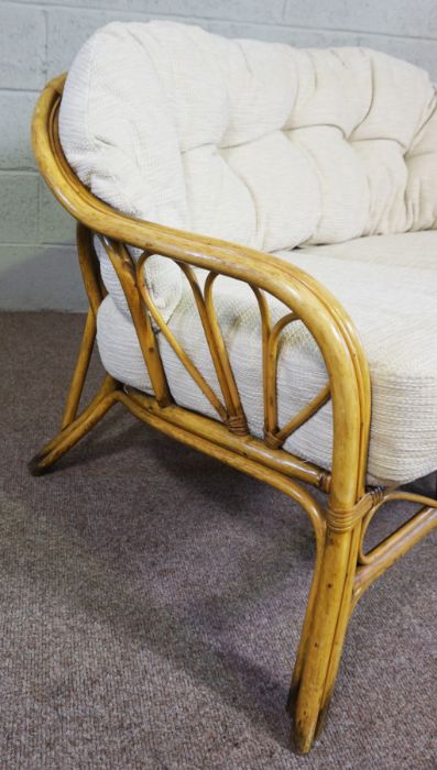 A modern Wicker colonial style settee, with cushioned back, 120cm long - Image 4 of 5