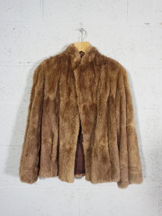 A vintage ladies fur coat and another similar (2) - Image 3 of 5