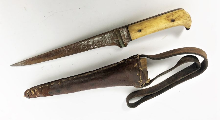 Battle of Britain Interest: A WWII bayonet and leather scabbard, stamped 2592W, 37cm long (this - Image 4 of 7