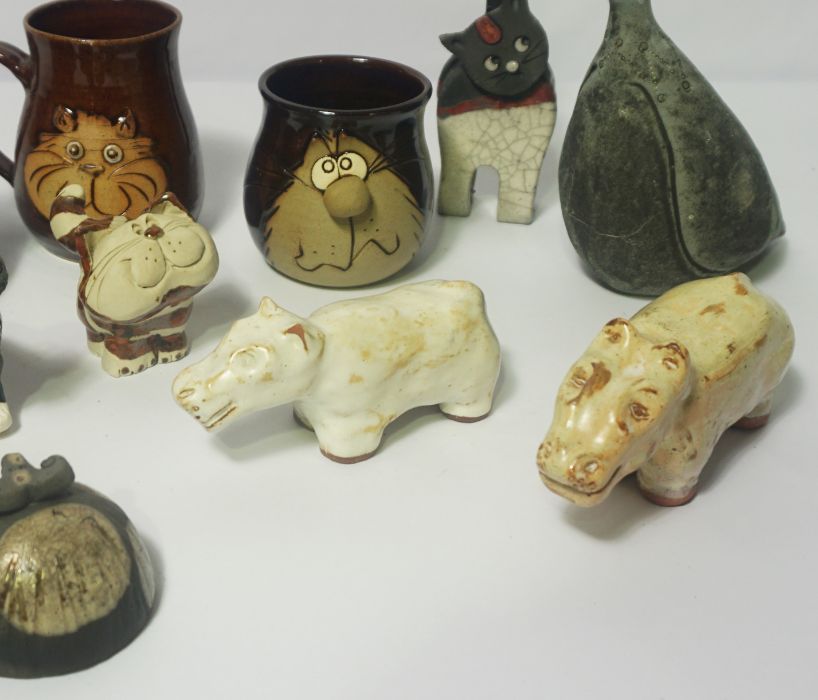 A collection of Novelty pottery cats and other similar cat and animal figures (a lot) - Image 5 of 6