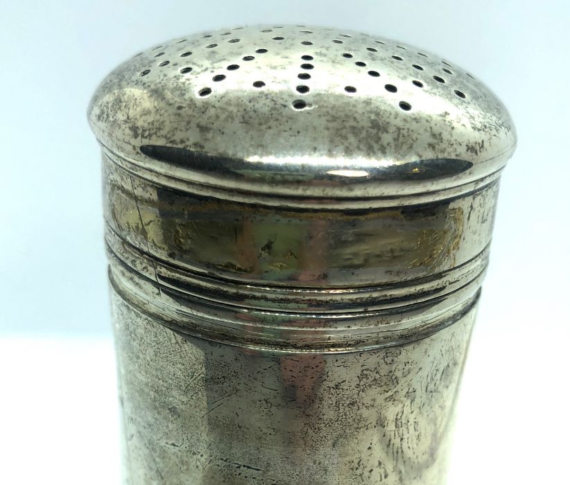 A George III silver pounce pot, hallmarks indistinct, of cylindrical form with pierced lid, 11cm - Image 7 of 13