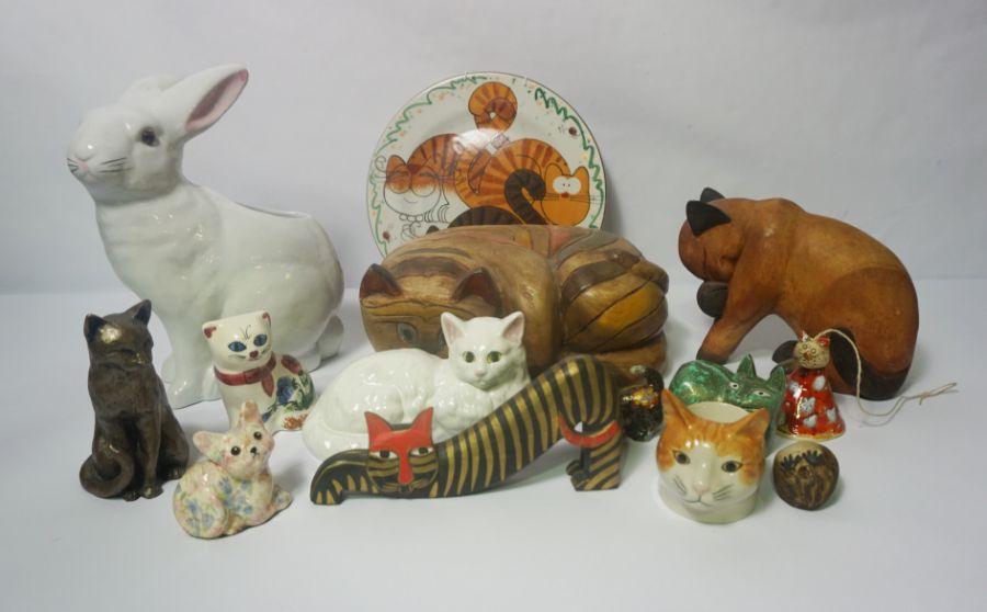 A quantity of assorted novelty china, including a large hen, a rabbit and penguin (a lot)