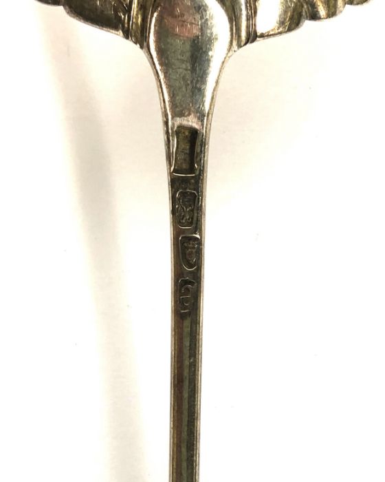 A George III silver soup ladle, hallmarked London 1780, TW?, with scalloped bowl, 35cm long, 175g - Image 5 of 5