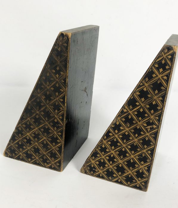 A pair of Japanese export black lacquered book ends, Meiji period, early 20th century, of wedge - Image 4 of 8