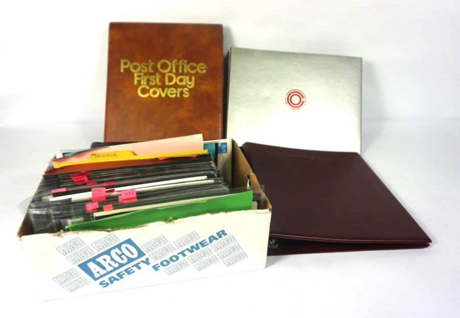 A group of assorted First Day Cover stamp albums, and a box of loose stamps (a lot)