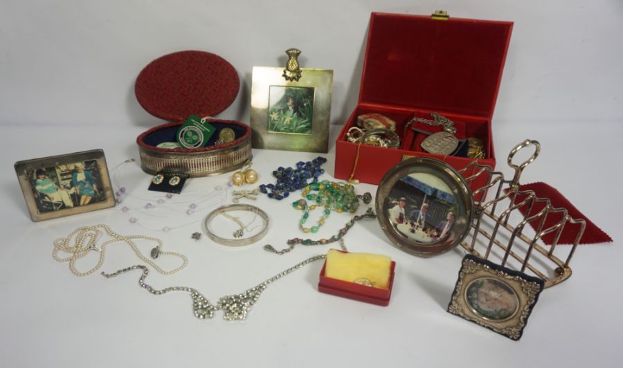 A group of assorted costume jewellery in a small case; together with vintage penny coins, and a - Image 3 of 13