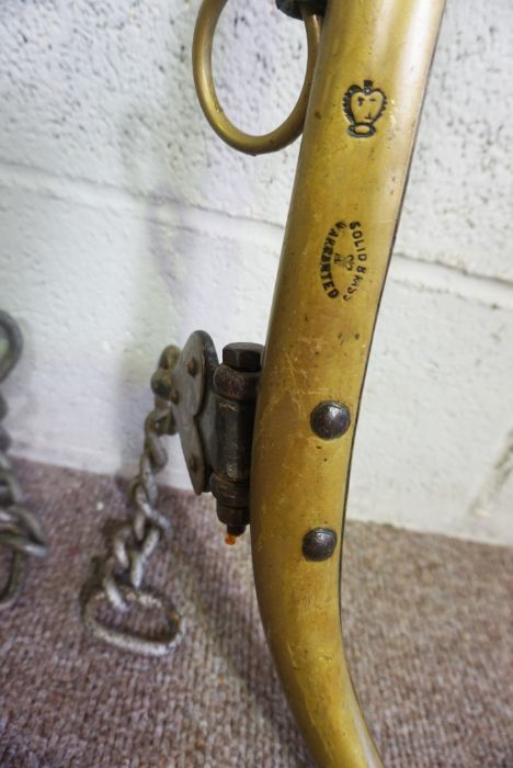 A pair of heavy horse brass and iron harness brackets, marked ‘Solid Brass Warranted’ 28 8QA, with - Image 3 of 3