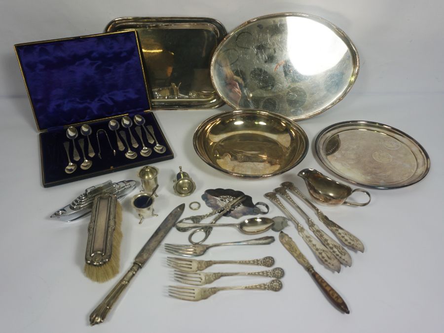 A group of assorted costume jewellery in a small case; together with vintage penny coins, and a - Image 9 of 13