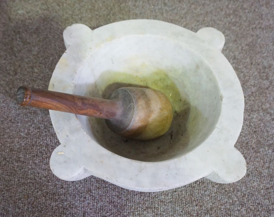 A large stone mortar, 40cm wide; together with a large turned pestle - Image 2 of 5