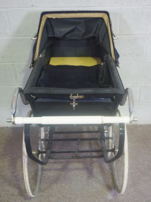 A large vintage Osnath coach built pram, mid 20th century, in dark blue with sprung frame, 136cm - Image 2 of 3