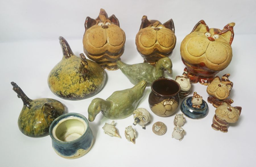 A collection of Novelty pottery cats and other similar cat and animal figures (a lot) - Image 3 of 6