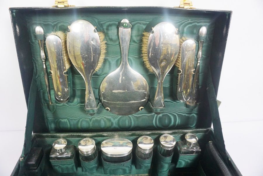 A fine Edwardian Walker & Hall green Morocco leather travelling vanity case, including six silver - Image 5 of 5