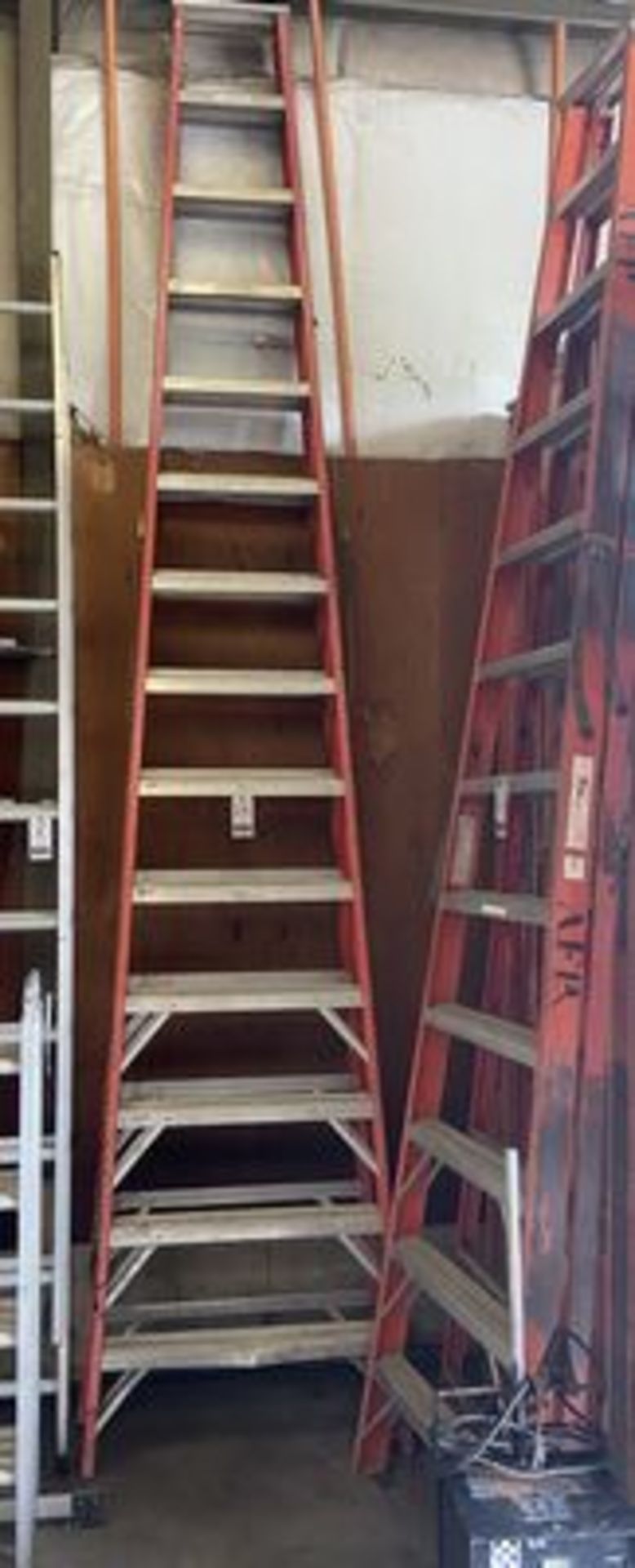 LYNN 14' FIBERGLASS STEPLADDER