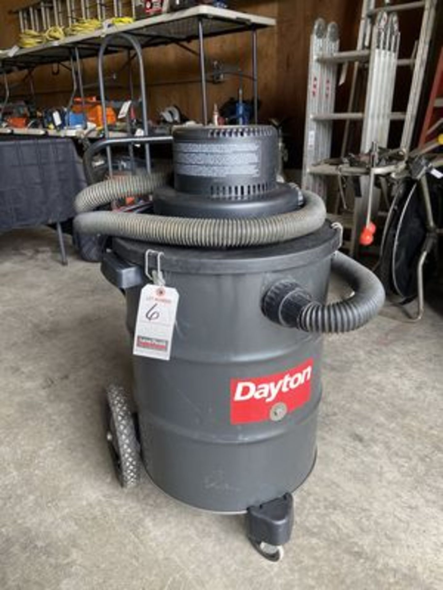 DAYTON PORT. METAL WET/DRY VAC., M/N 4YE58