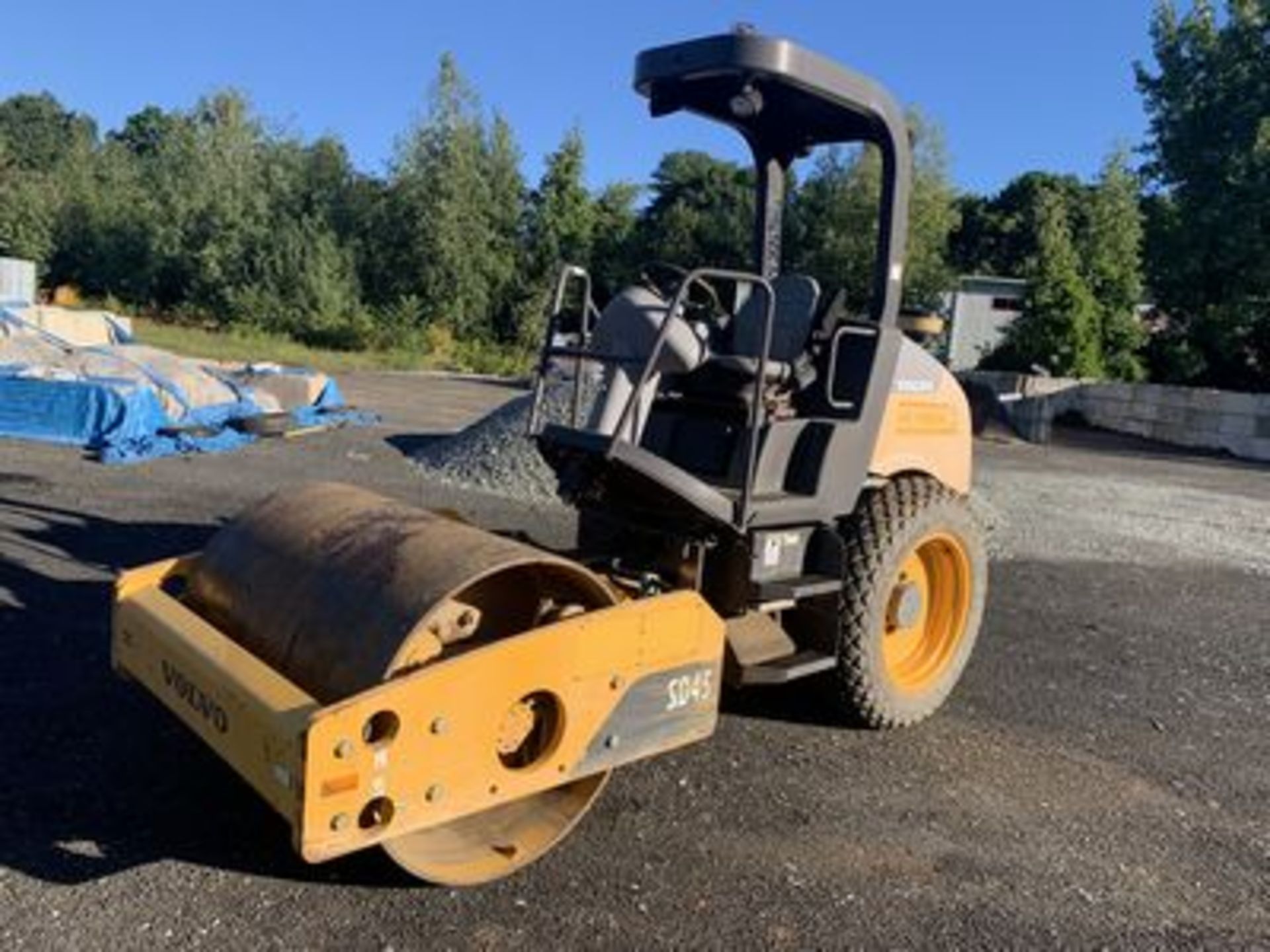 2014 VOLVO SD45 SINGLE DRUM ARTICULATED VIBRATORY ROLLER, 54" DRUM, 12.4-28 REAR TIRES, OROPS, (