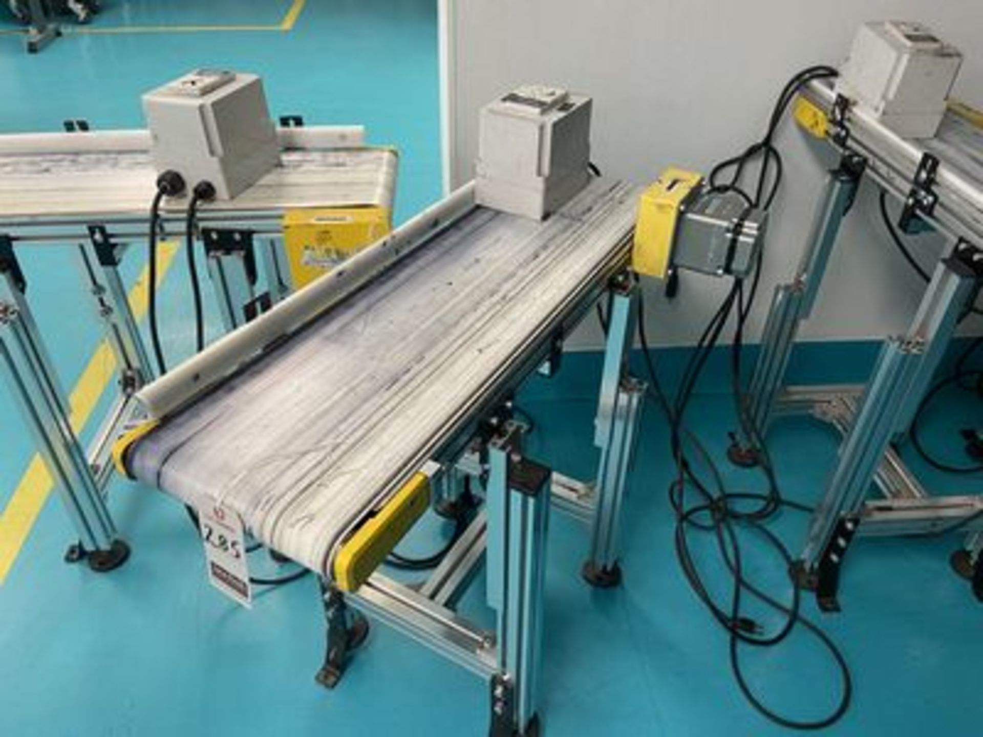 DIRECT 3'X10" MOTORIZED BELT CONVEYOR W/ MULTI-DRIVE