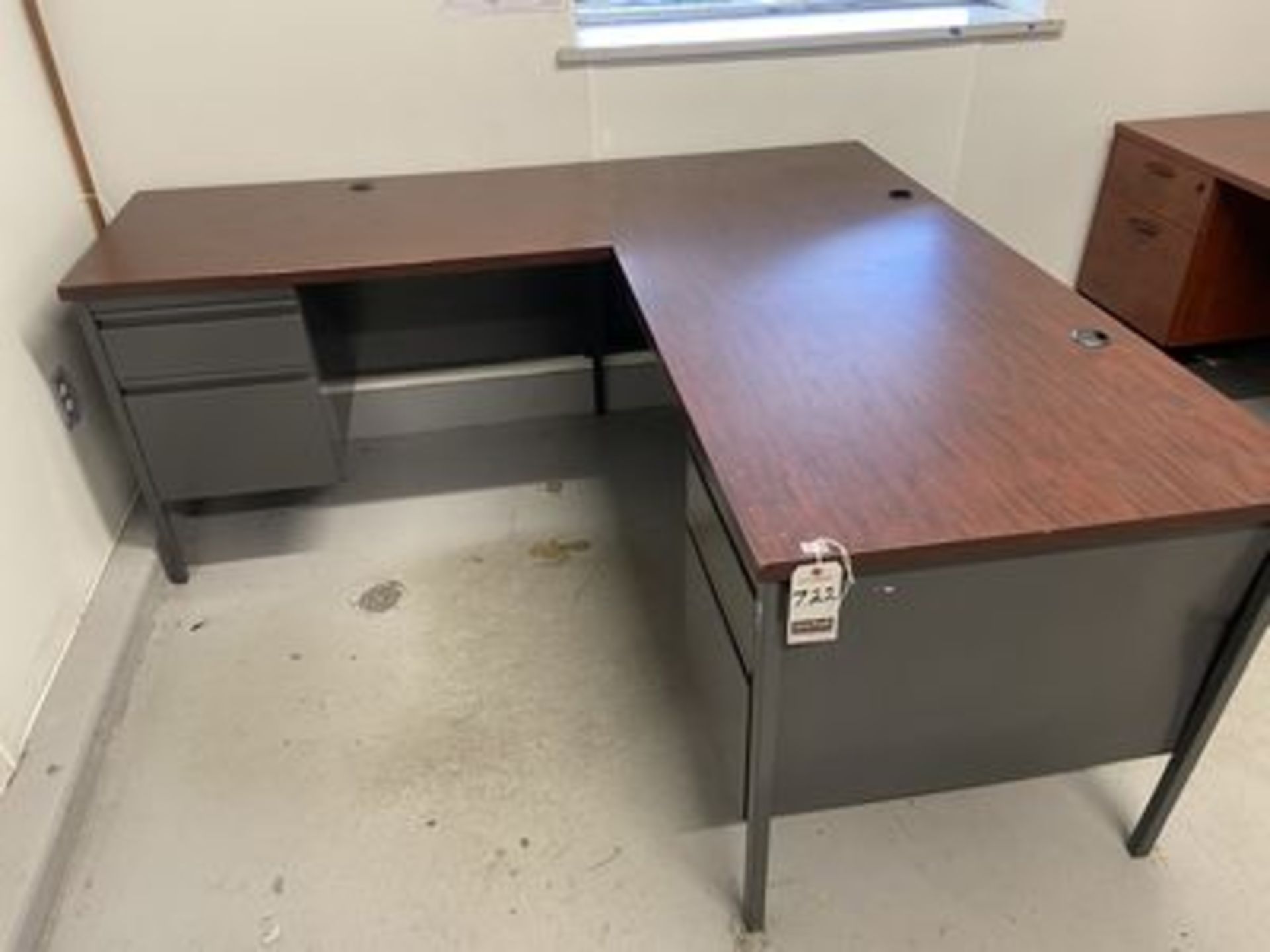 OFFICE STAR 5' D.P. WOOD DESK