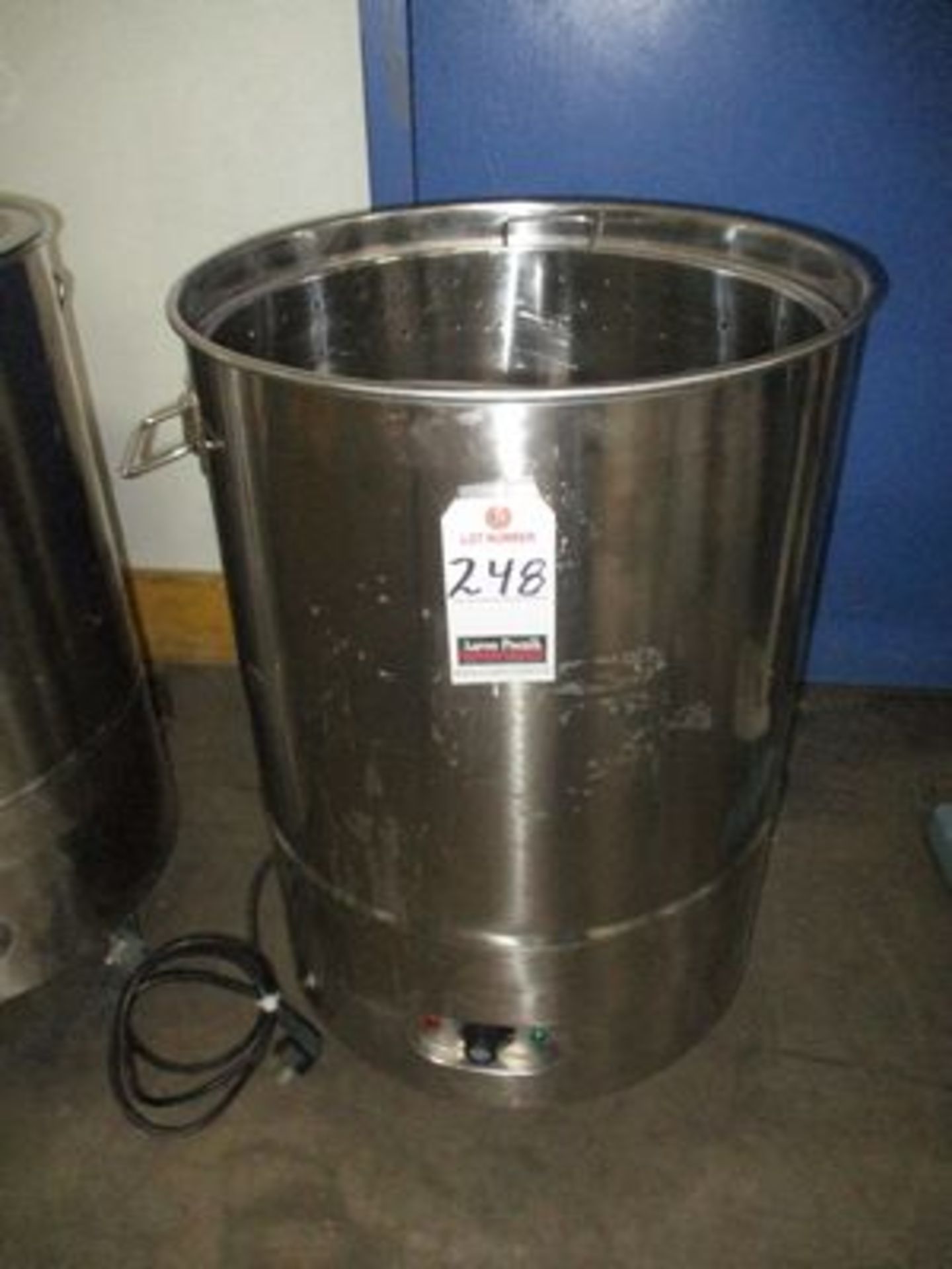 PORT. 18" DIA. HEATED S.S. MIXING KETTLE