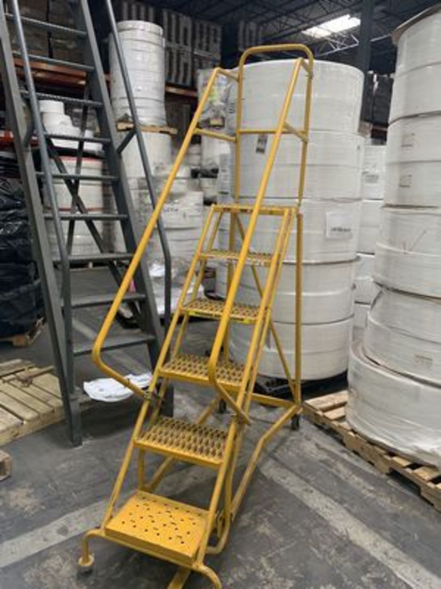 TRI-ARC 6' PORT. STOCK LADDER