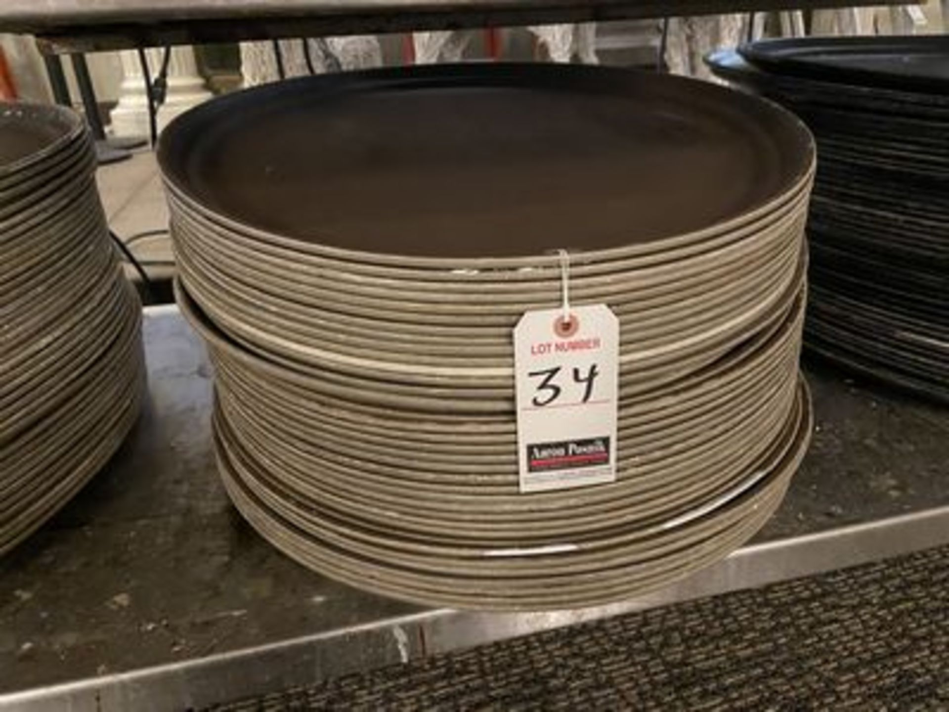 CAMBRO 27" OVAL POLY. SERVING TRAYS