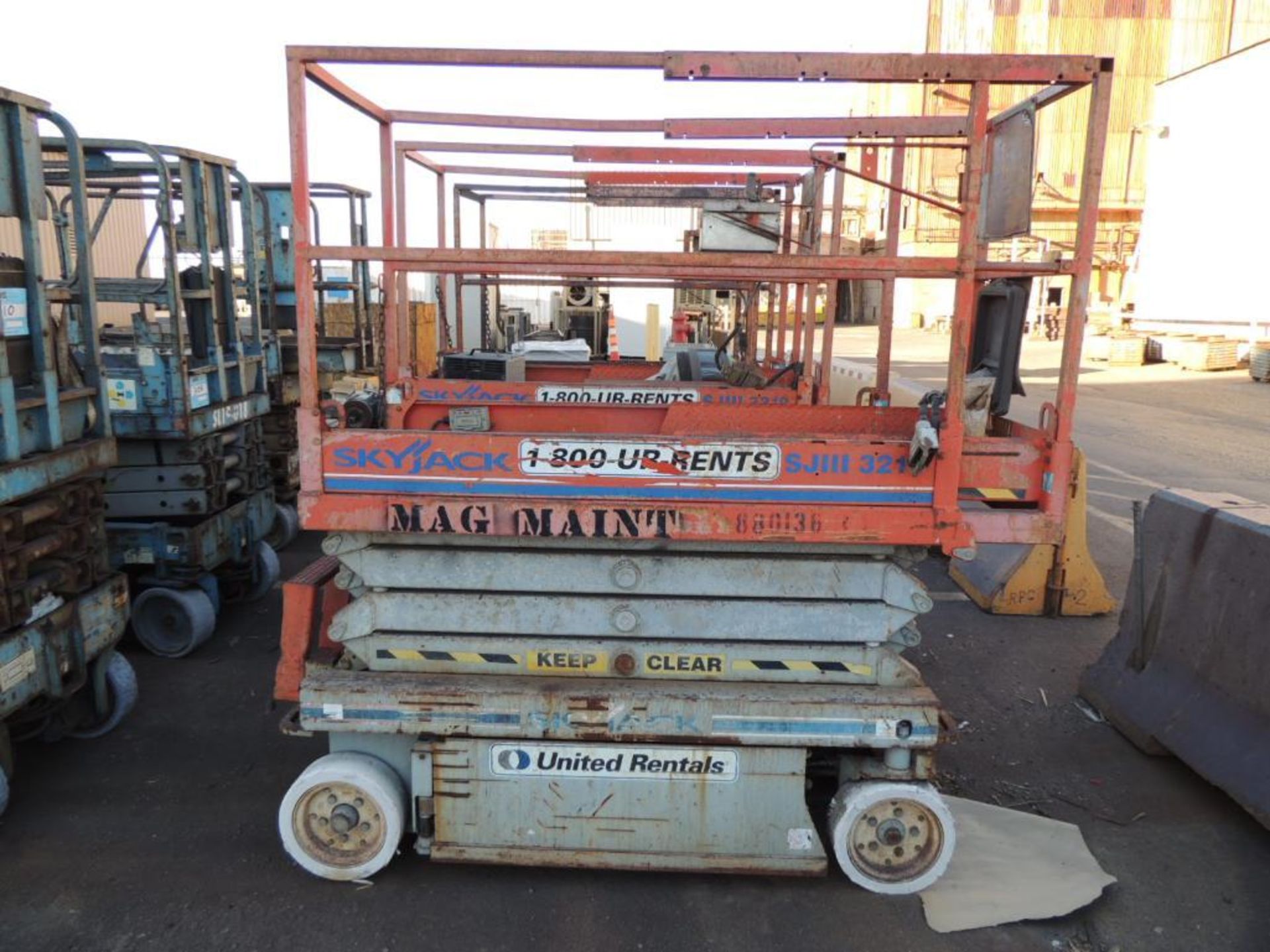 SKY JACK SJIII-3219 SCISSOR LIFT # 880136RA (NOT IN SERVICE)