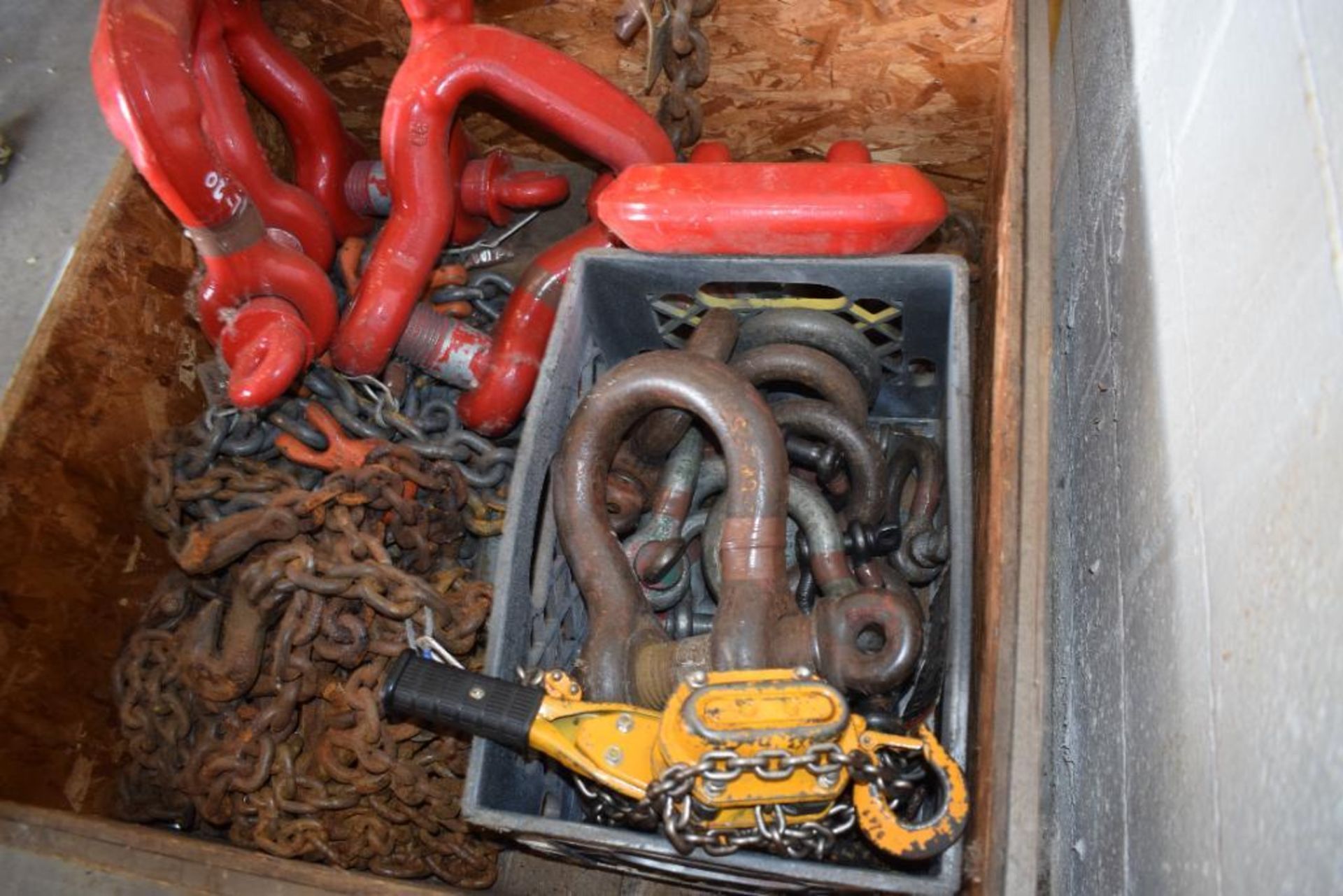 Lot Of Miscellaneous Rigging. With shackles, chain, come along and hooks. - Image 4 of 6