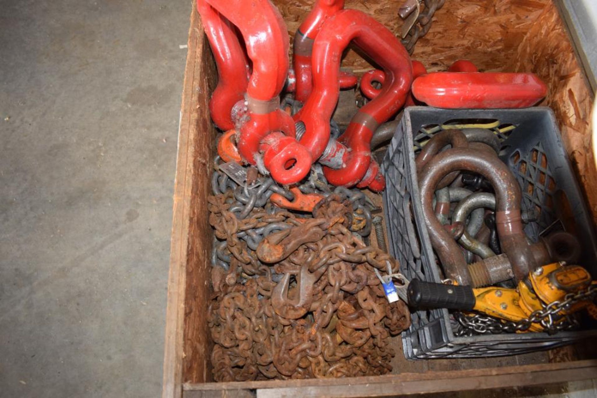 Lot Of Miscellaneous Rigging. With shackles, chain, come along and hooks. - Image 3 of 6